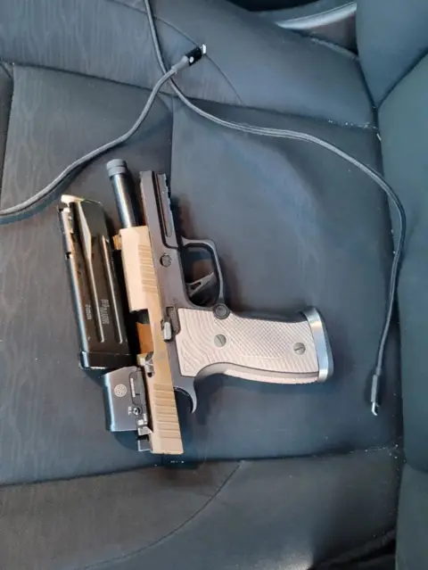 Federal Agents Fatally Shoot US Citizen Alex Pretti in Minneapolis