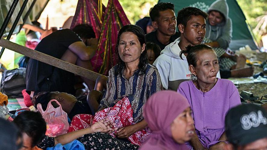 Indonesia Grapples With Earthquake Aftermath: Aid Shortages, Starvation, Aftershocks