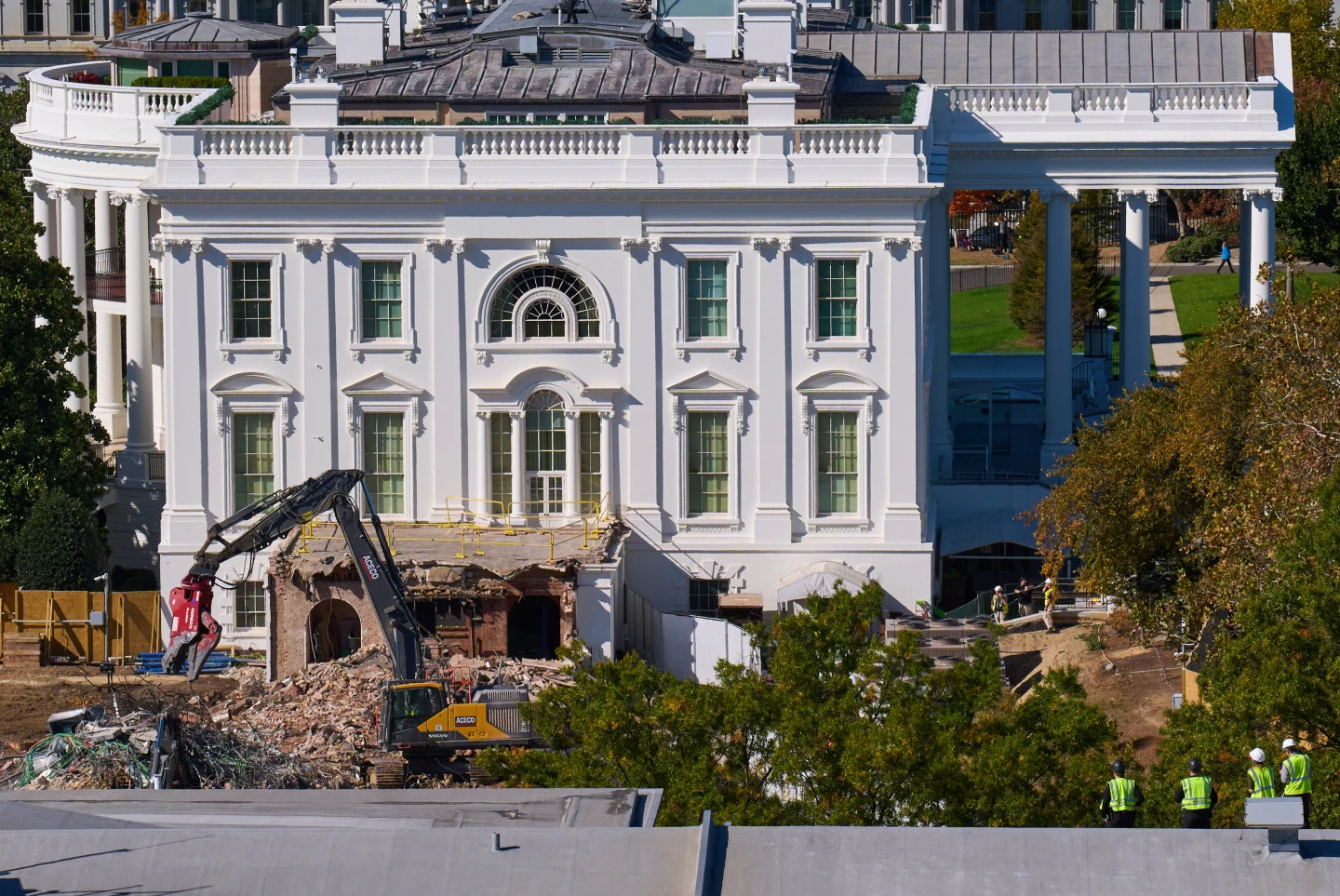 Transformation at the White House: East Wing Demolished for New Ballroom