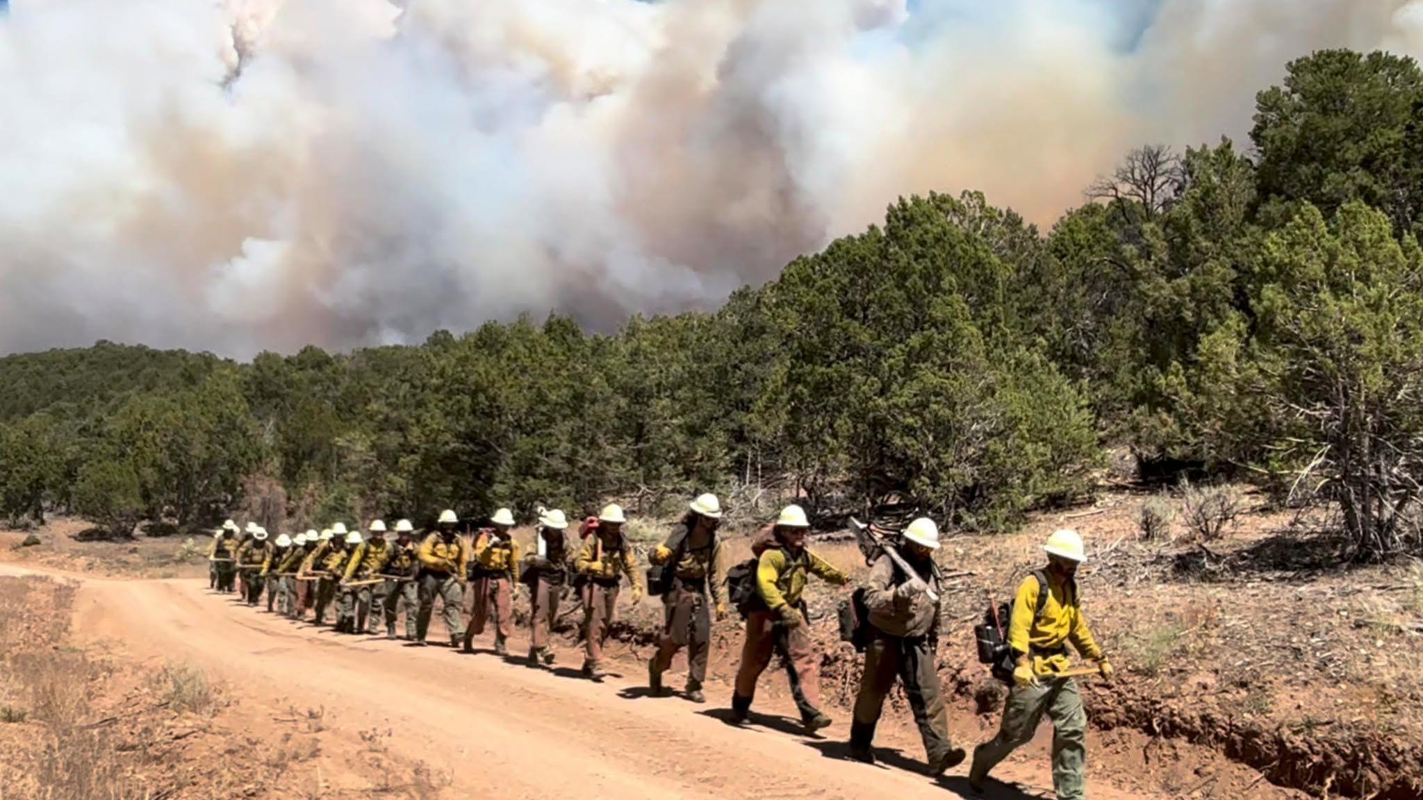 Three firefighters die and two are wounded fighting massive blazes on the Colorado‑Utah border