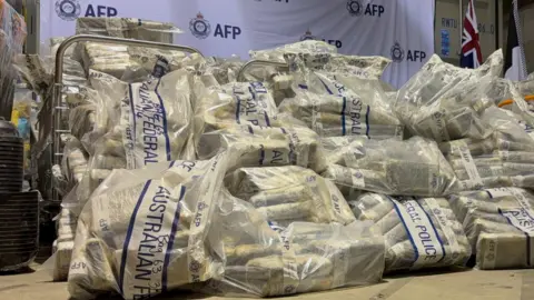Australia Seizes 2.7 t of Cocaine in Biggest Drug Bust Ever