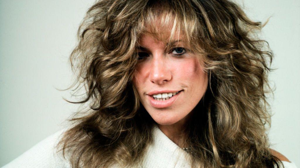 Carly Simon Reveals Parkinson's Diagnosis, Promises to Keep Writing