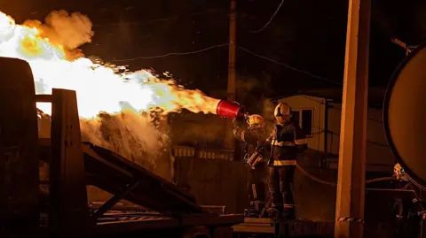 Russia Launches Attacks on Ukraine Amid US Peace Talks