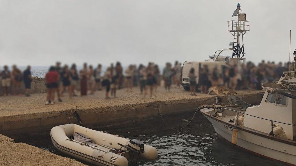 Greek Coastline Evacuation: Hundreds Force Sea Escape Amid Wildfire