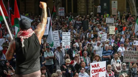 Australia Police Justify Actions Amid Violent Protests Against Israeli President's Visit