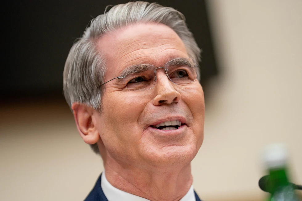 Trump's Remarks on Fed Nominee Kevin Warsh Prompt Legal Concerns