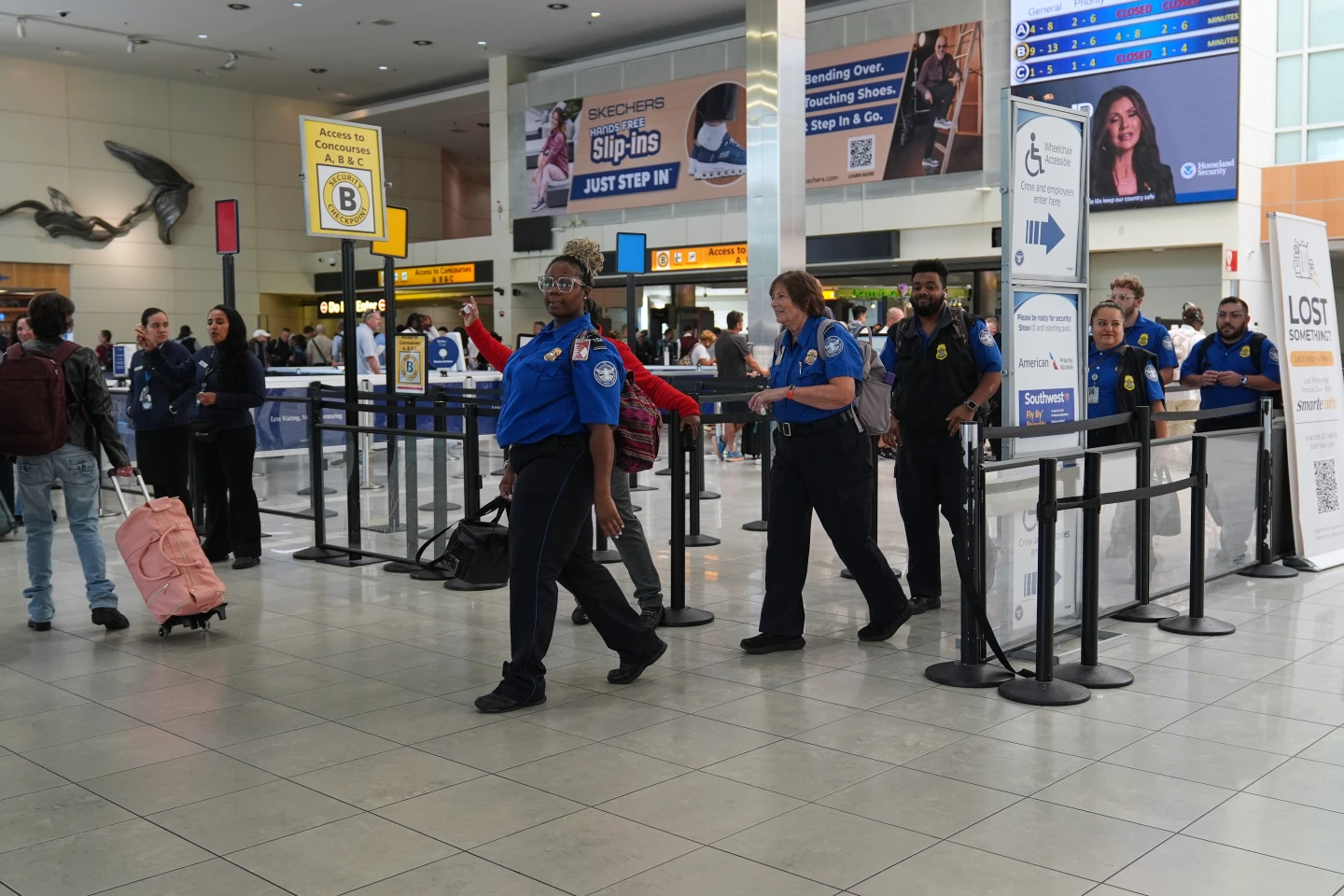 Airport Management Rejects TSA's Political Message Amid Government Shutdown