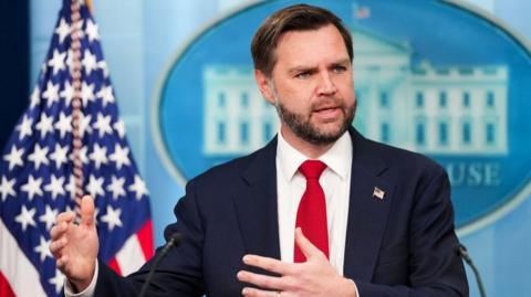 Vance Faces Trump’s Smear While Defending U.S.‑Iran Deal