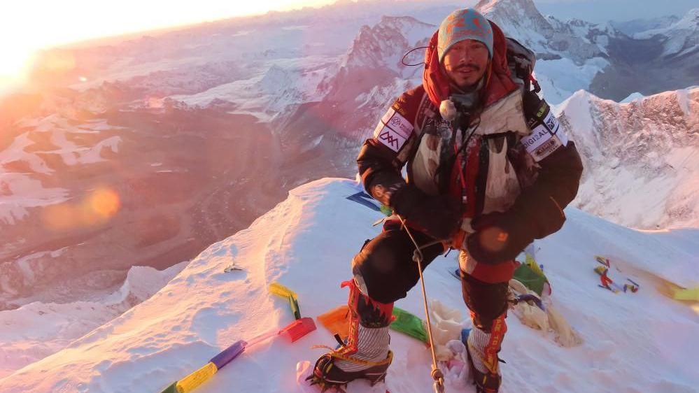 Mountaineering Tragedy: Six Nepali Guides Lost in Broad Peak Avalanche