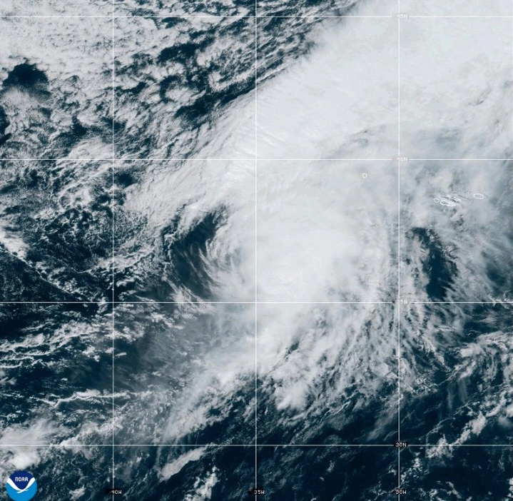 Hurricane Gabrielle Approaches Azores with Threatening Conditions