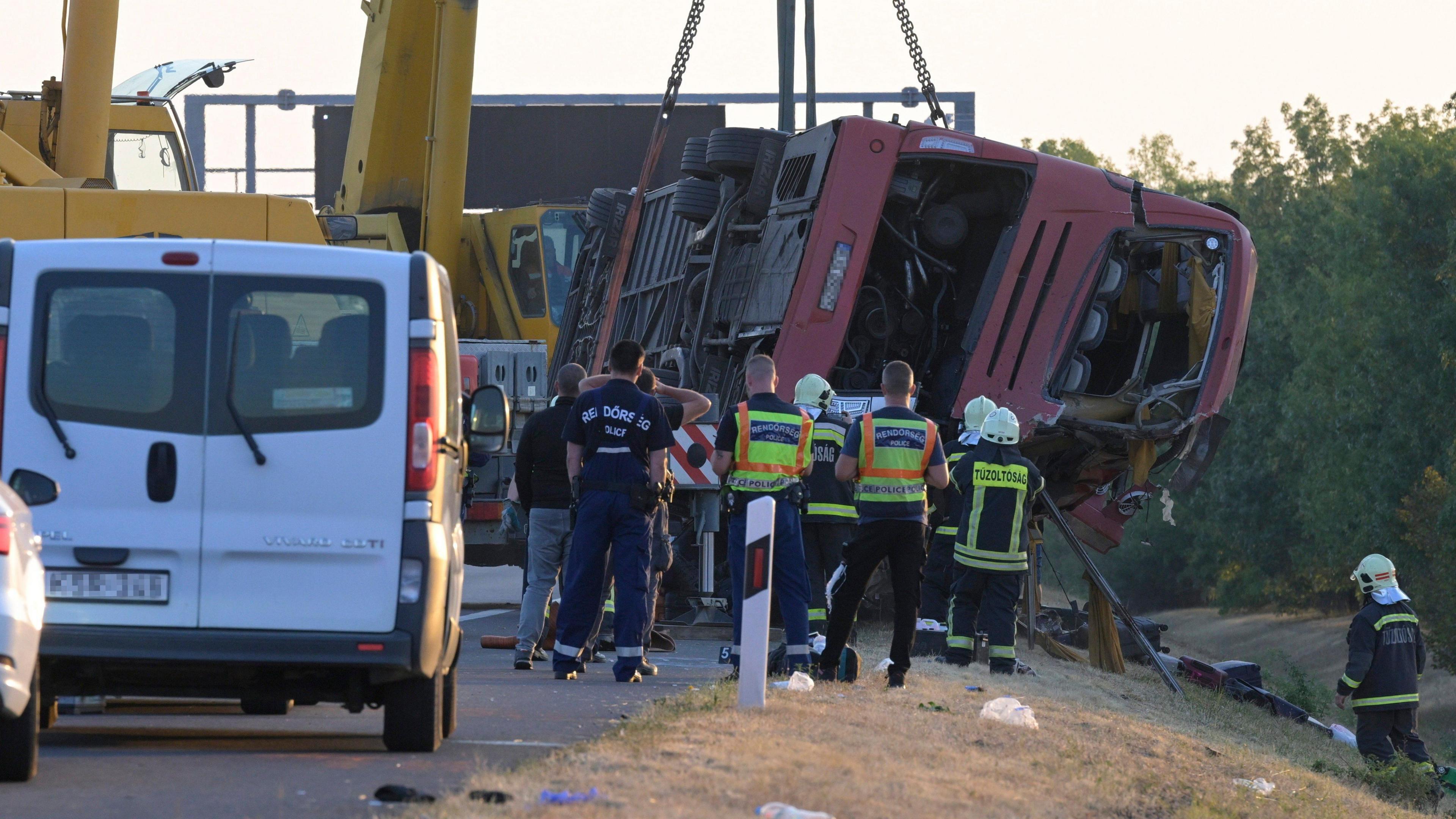 12 Die When Polish Bus Crashes on Hungary’s M3 Motorway