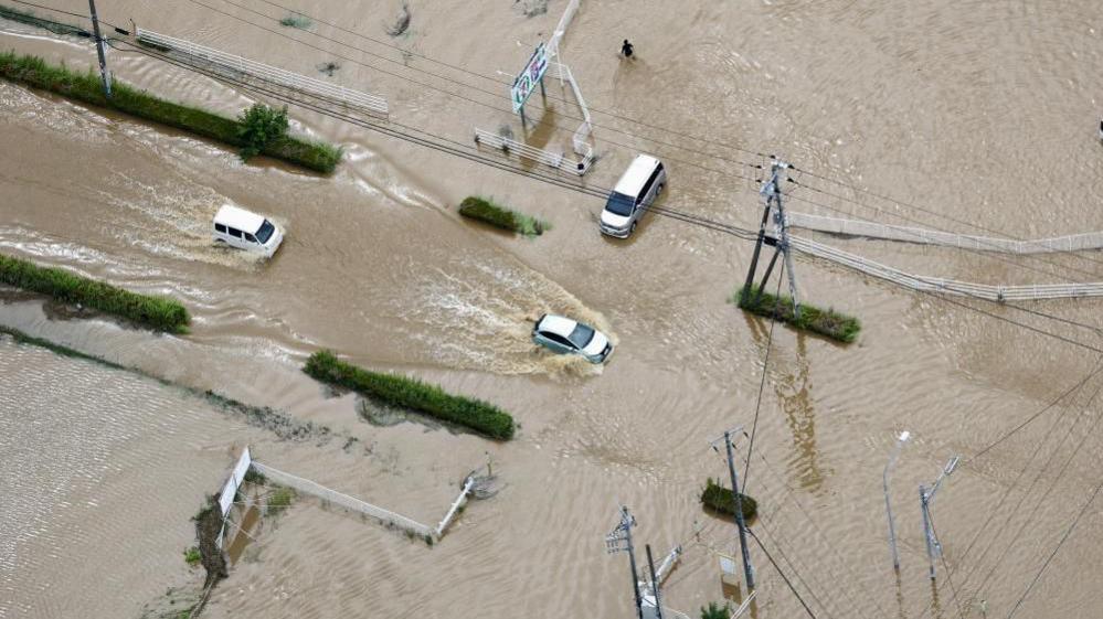 Record‑rain in Chiba traps thousands, claims four lives amid Japan’s typhoon season