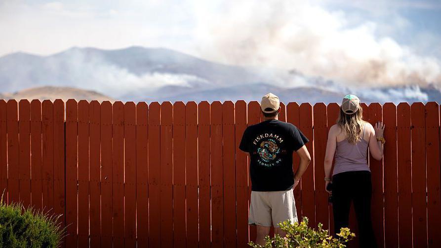 Reno on the Brink: Nearly 90,000 Evacuated as Wildfire Threatens Nevada City