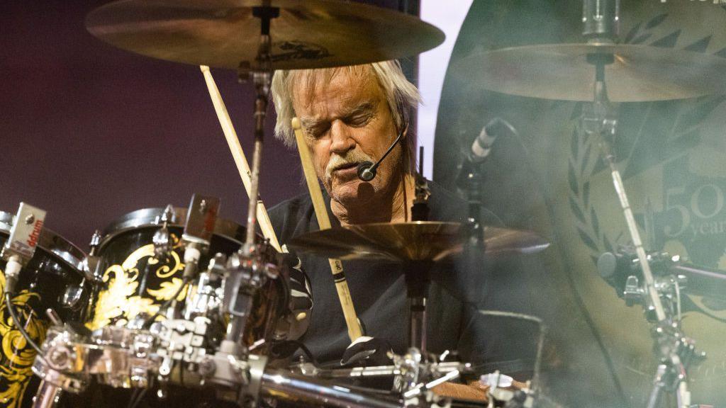 ZZ Top Drummer Frank Beard Dies at 77
