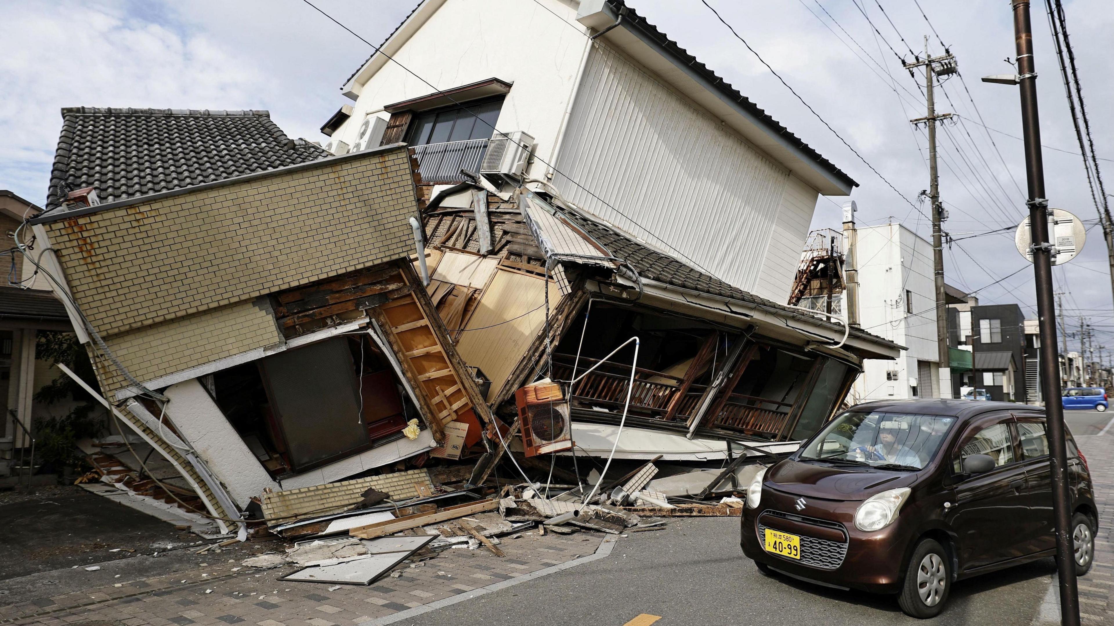 Kumamoto Quake Leaves City in Turmoil: Survivors Relive the Terrifying Shock