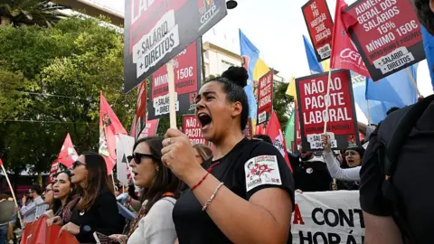 Widespread Protests Erupt in Lisbon Against Controversial Labour Laws