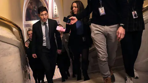 Minneapolis Agents May Withdraw if Local Leaders Cooperate, Border Official States