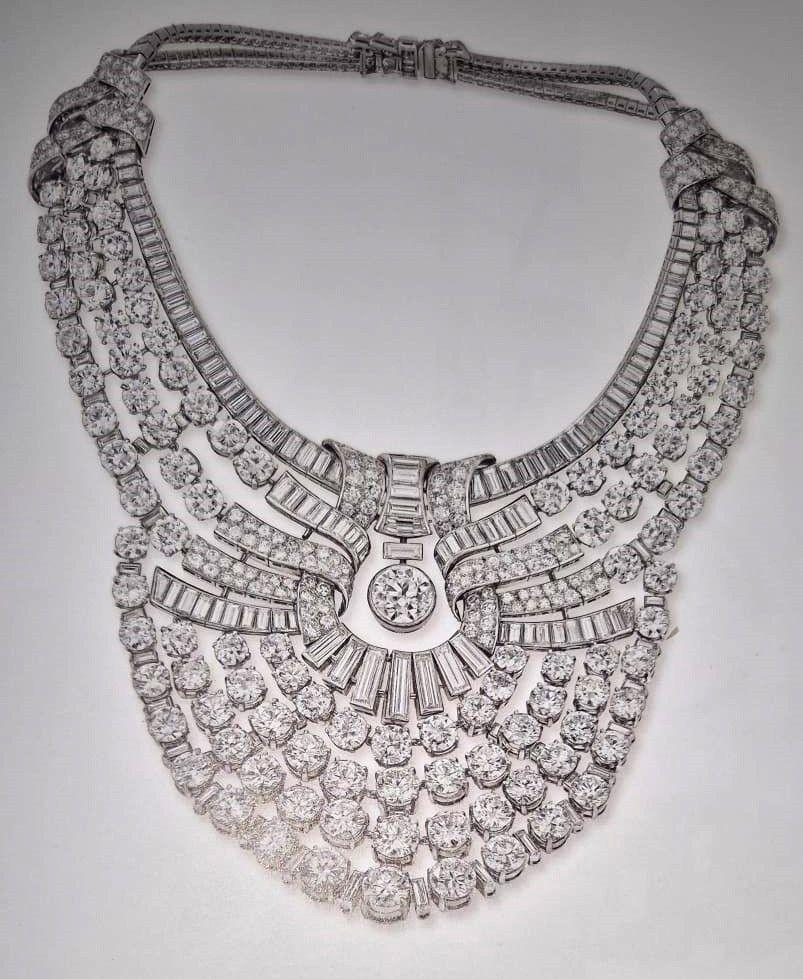 600‑Diamond Necklace Stolen from Vienna Museum in Daylight Heist