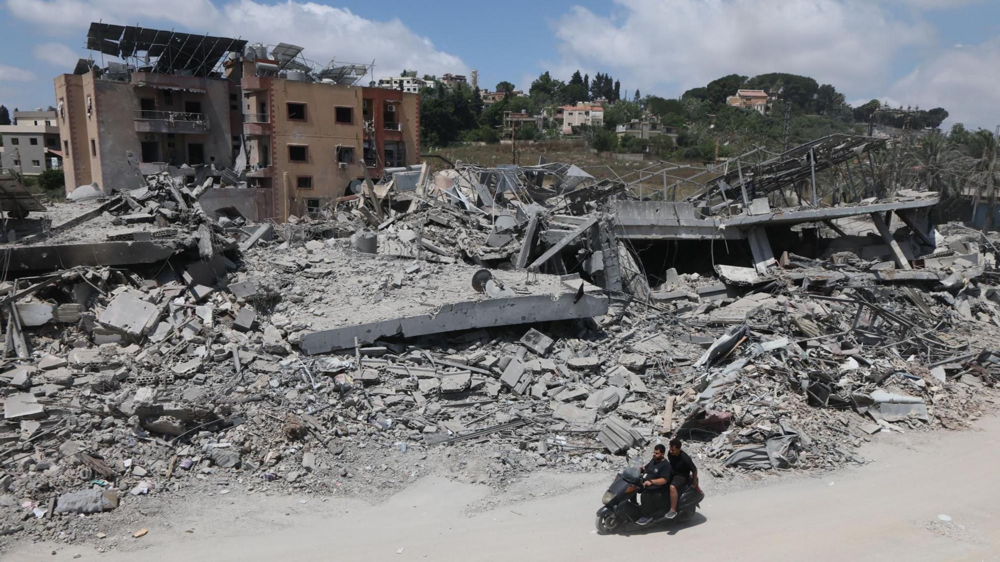 Israel Fires On Two Civilians in Southern Lebanon, Breaking Ceasefire Standoff