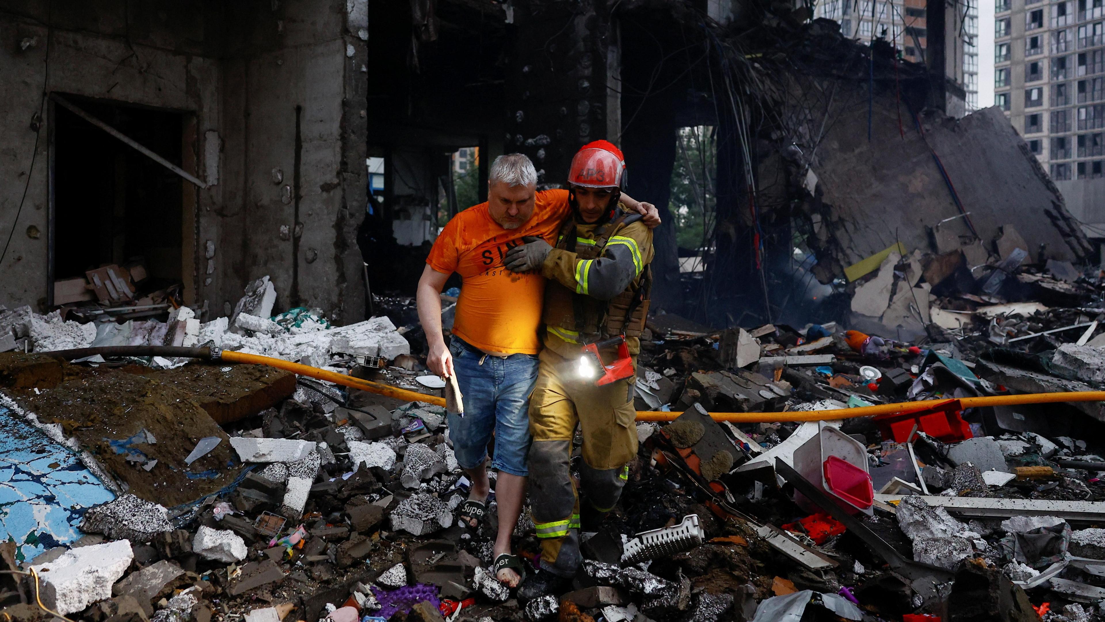 Nine Dead in Kyiv After Russian Air Assault on Summit Eve