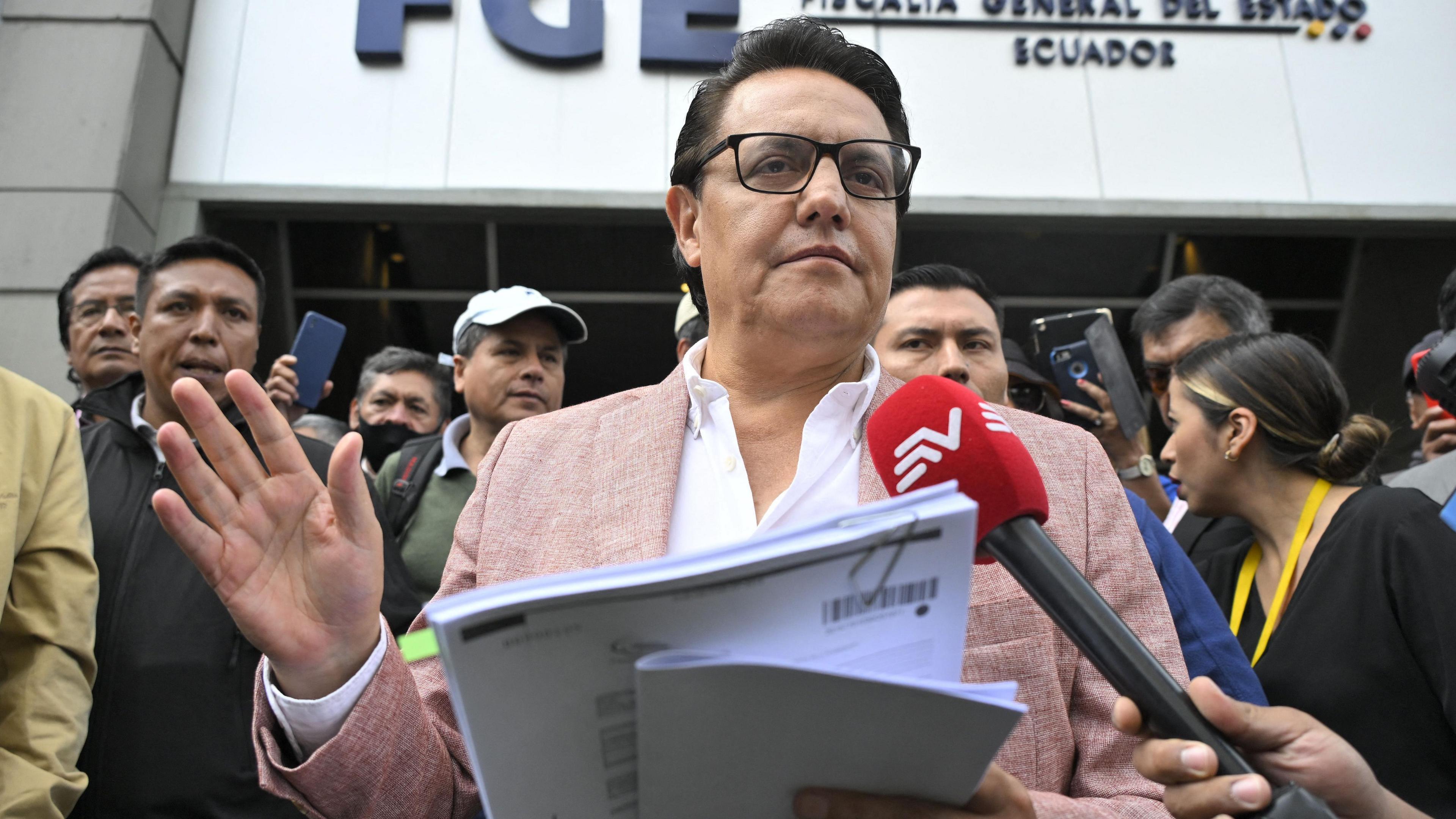 Ecuador prosecutors charge ex‑Interior Minister in 2023 presidential candidate murder