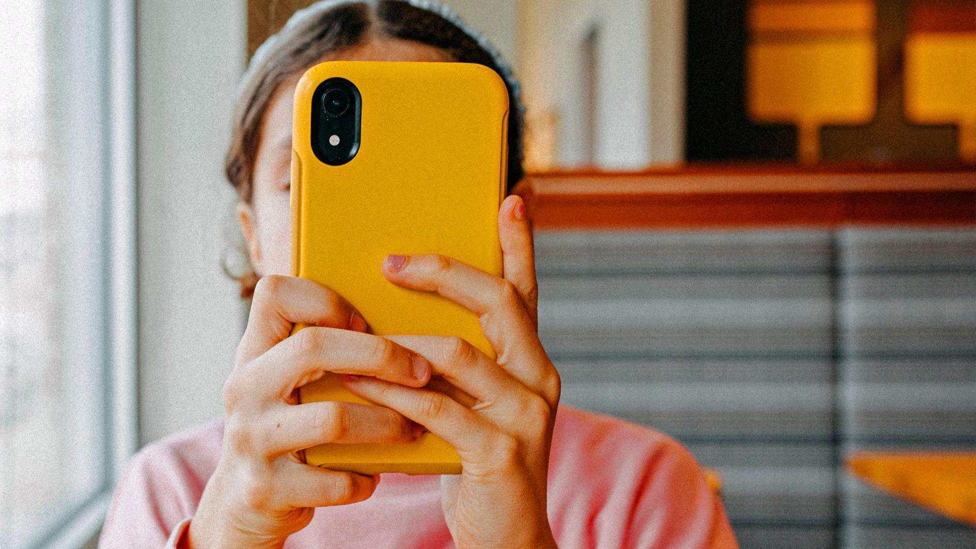 France passes law banning under‑15s from social media