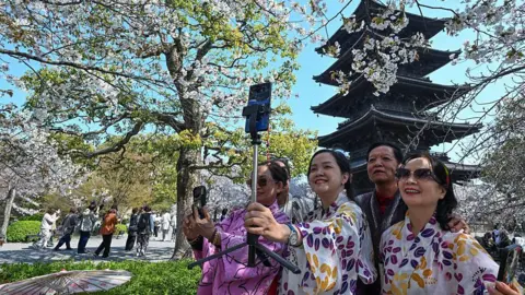 Japan Quintuples Visa Fees, First Price Hike in Half a Century